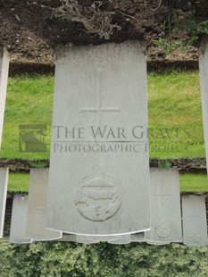 BROWN'S ROAD MILITARY CEMETERY, FESTUBERT - LE BRETON, T J